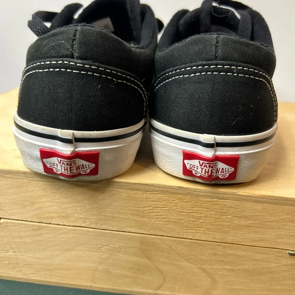 Vans 721356‎ Youth Size 5 Lace Up Skate Shoes Low Top Black White